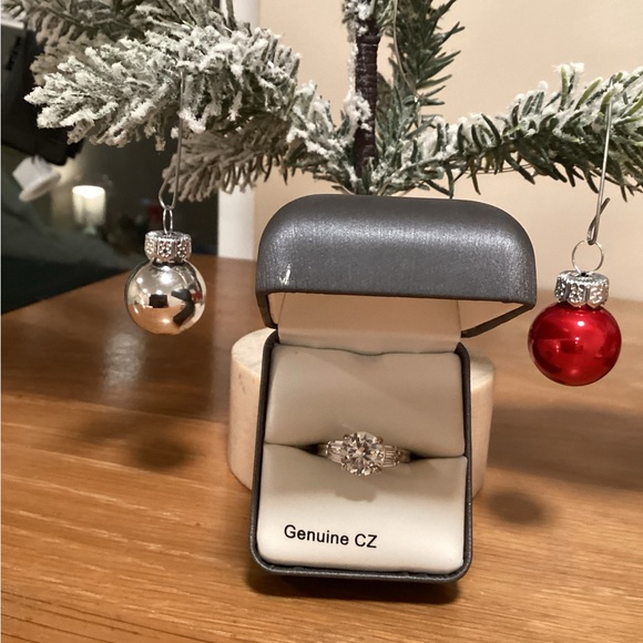 CZ Guanine ring with baguette sides 8 NIB - Picture 4 of 5